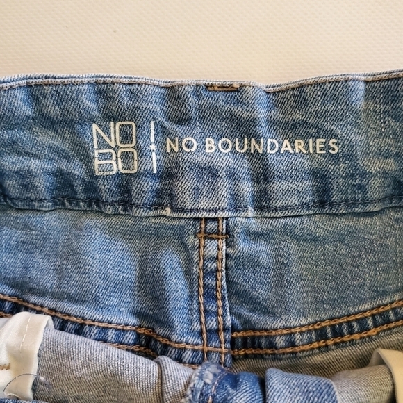 7162 * No Boundaries Patchwork Denim Mini Skirt Size 15 - Picture 3 of 8